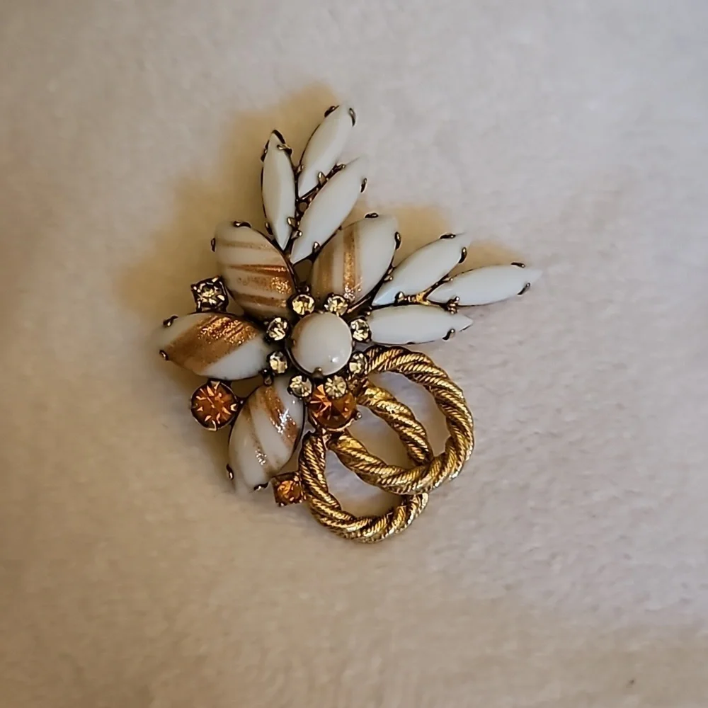 VTG JULIANA Copper Fluss Rhinestone Navette Floral Colonial Brooch Pin